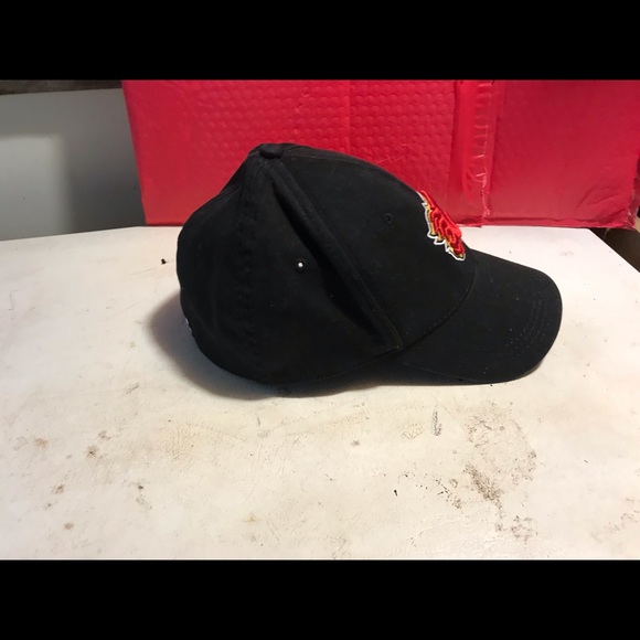 Calgary Fames hat. 15$ or bundle 3 items/ 25$ - Picture 4 of 6